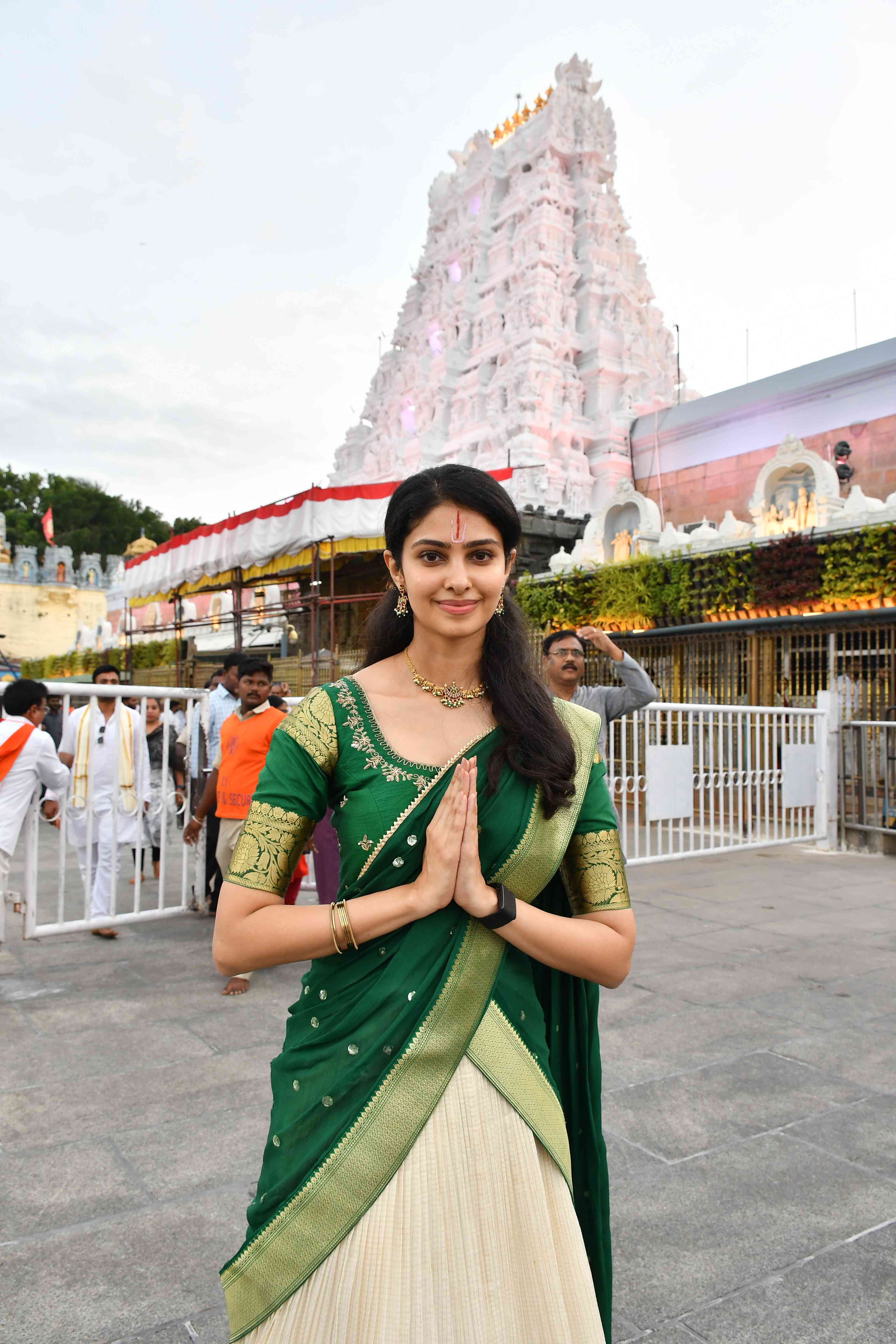 Manasa Varanasi Visits Tirumala Temple