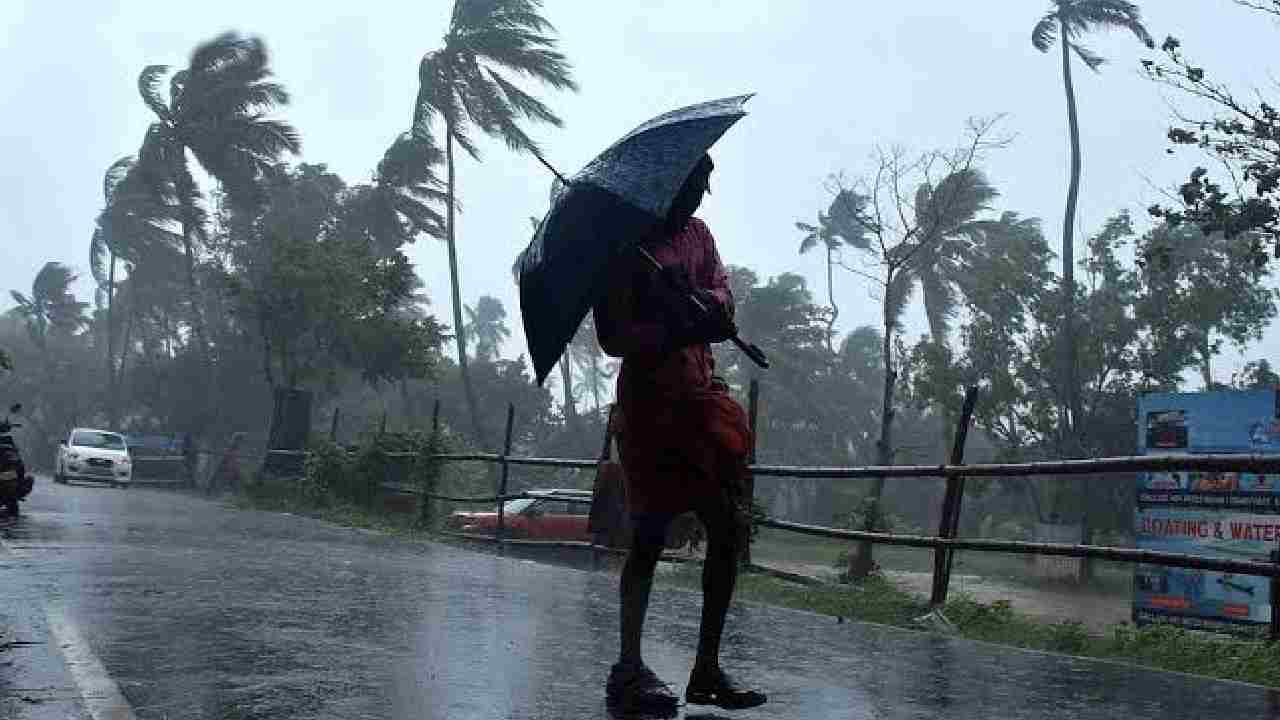 Rain Alert: ఏపీ, తెలంగాణలో తీవ్ర వాతావరణ మార్పులు.. రానున్న 48 గంటల్లో భారీ వర్షాలు.. వాతావరణ శాఖ సూచనలు