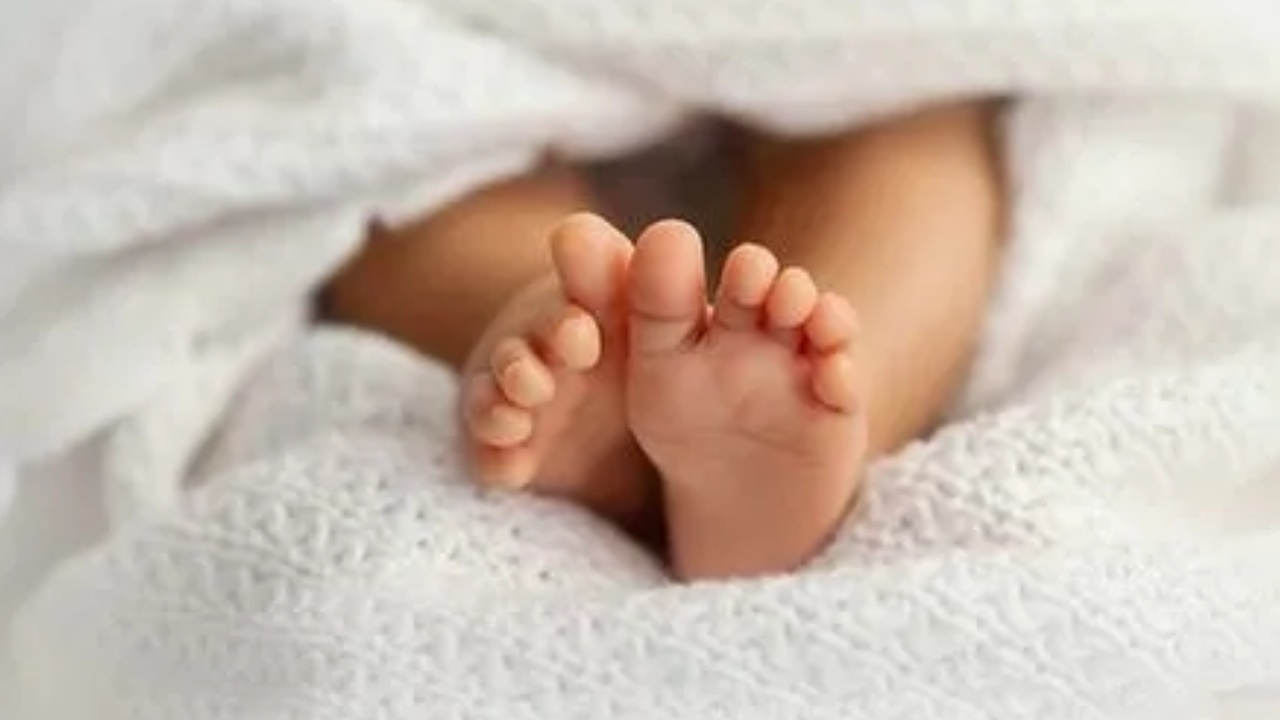 Mother Killed Baby : హైదరాబాద్‌లో దారుణం.. తొమ్మిది నెలల చిన్నారిని చెరువులో ముంచిన తల్లి..!