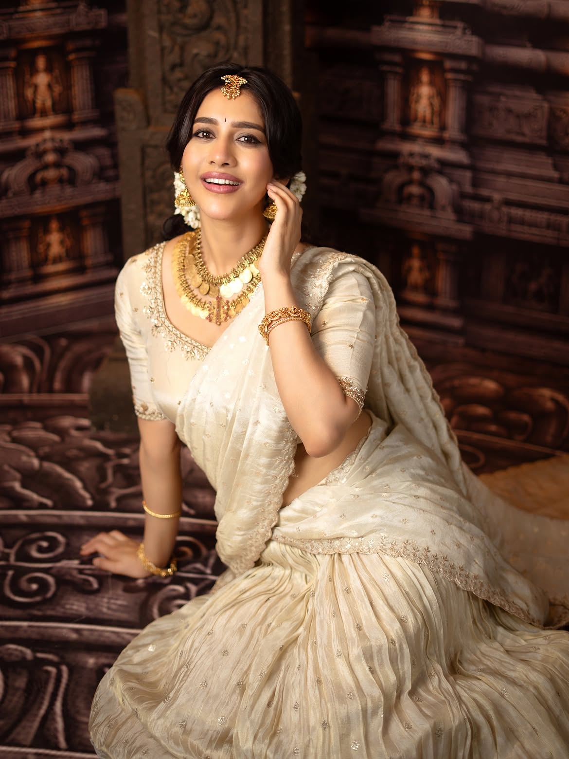 Nabha Natesh Stunning Looks in Saree for Onam