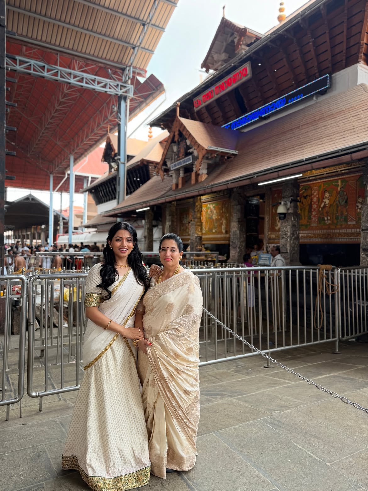 Navya Swamy Visits Kerala Guruvayur Temple