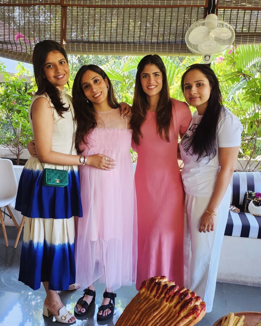 Allu Sirish Wife Nayanika Reddy Shares Photos with Friends