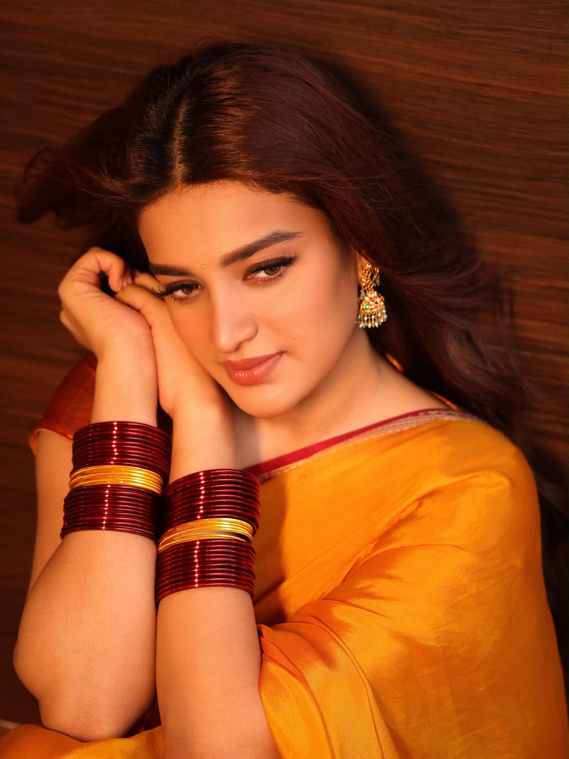 Nidhhi Agerwal fed the cows