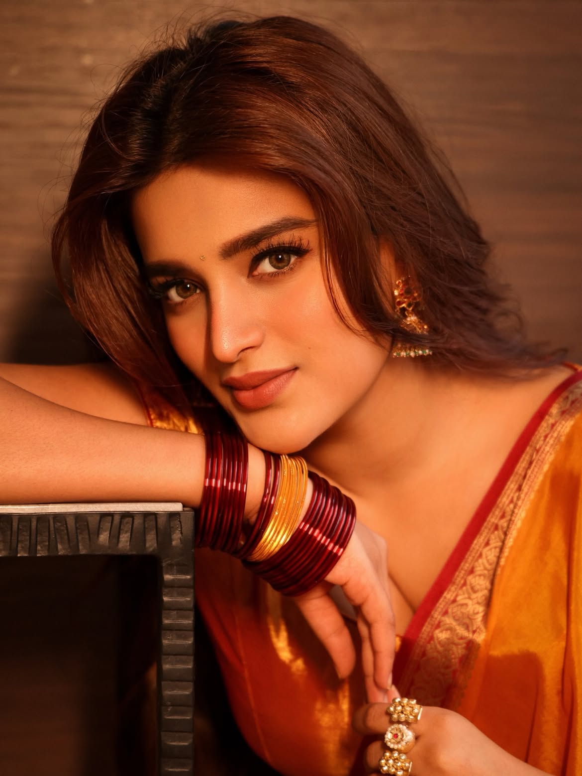 Nidhhi Agerwal fed the cows
