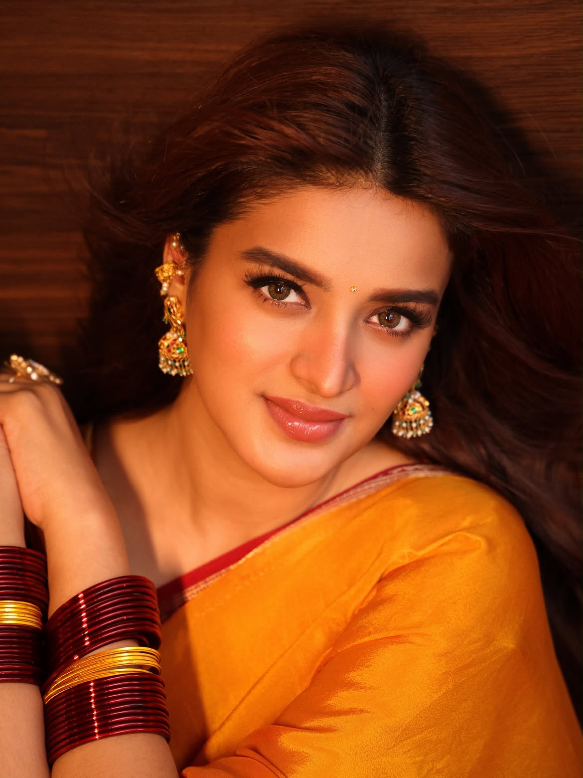 Nidhhi Agerwal fed the cows