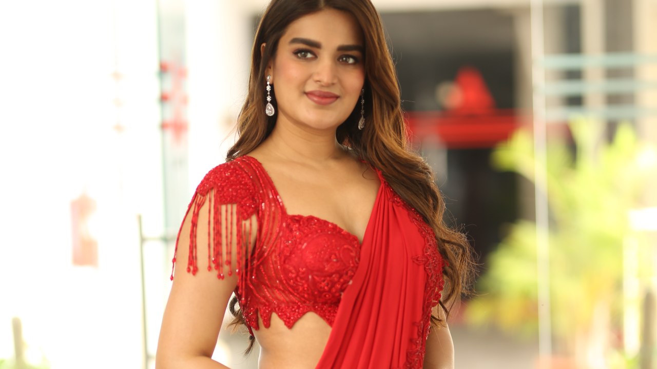 Nidhhi Agerwal : బెట్టింగ్ యాప్ ప్రమోషన్స్.. నిధి అగర్వాల్ ని విచారించిన ఈడీ.. 21 మంది సెలబ్రిటీలపై కేసు నమోదు..