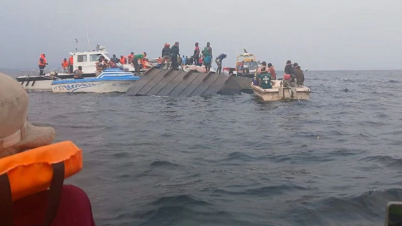 Boat Accident : ఘోర పడవ ప్రమాదం.. 50మందికిపైగా మృతి.. మృతుల్లో 40మంది చిన్నారులే.. ఒక్క నిమిషంలోనే విషాదం..