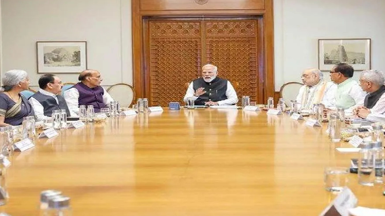 Modi Cabinet: కేంద్ర మంత్రివర్గంలో భారీ మార్పులు.. కొత్త వారికి ఛాన్స్.. అసెంబ్లీ ఎన్నికలే లక్ష్యంగా వ్యూహాలు