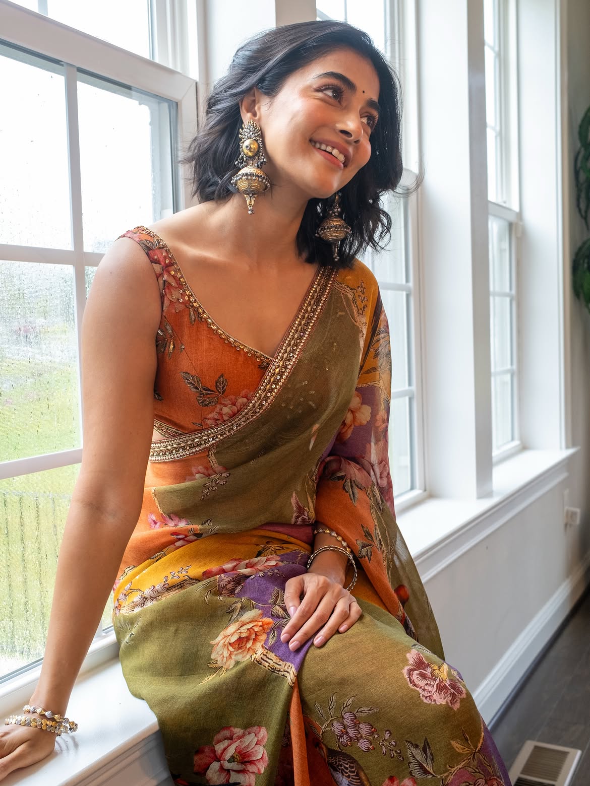 Pooja Hegde Stunning Looks in Saree with Short Hair Style