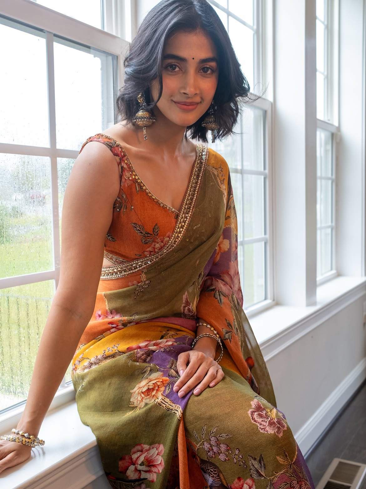Pooja Hegde Stunning Looks in Saree with Short Hair Style