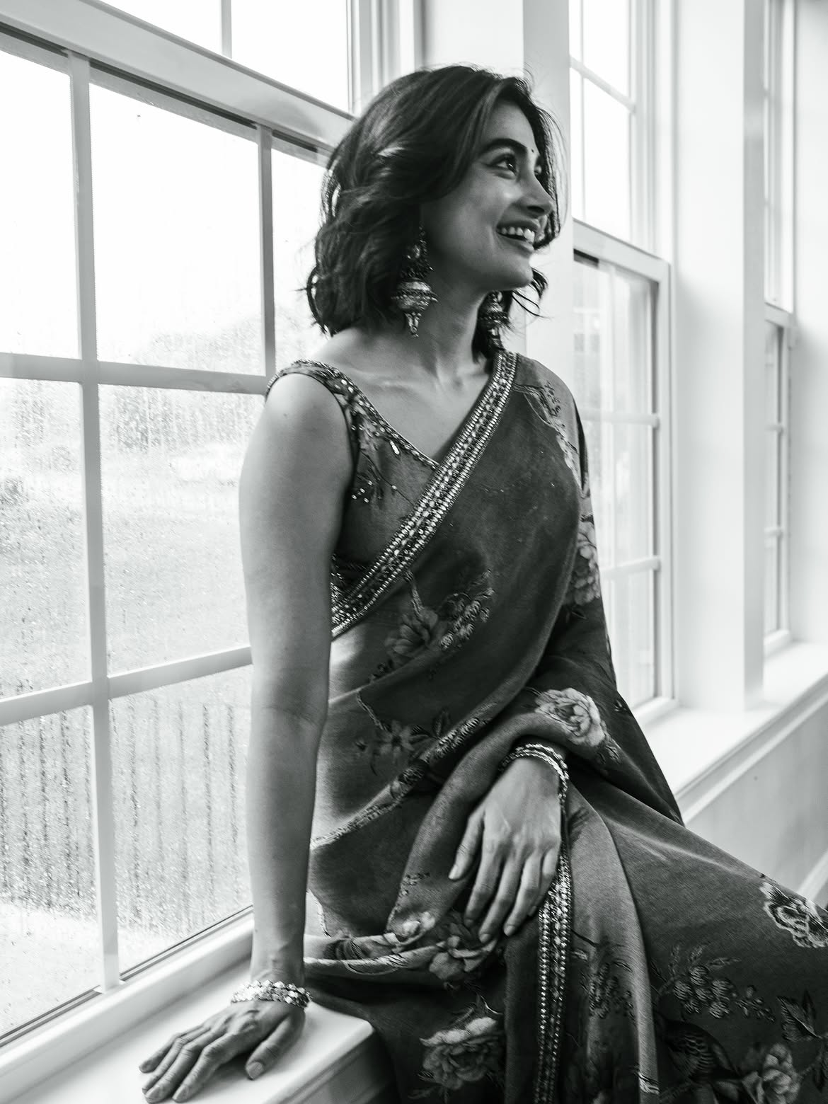 Pooja Hegde Stunning Looks in Saree with Short Hair Style