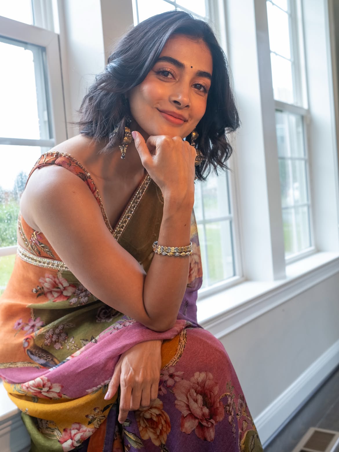 Pooja Hegde Stunning Looks in Saree with Short Hair Style