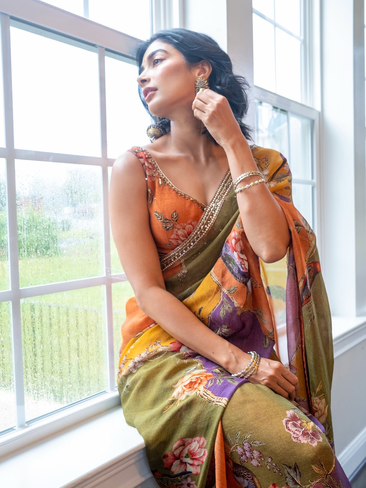 Pooja Hegde Stunning Looks in Saree with Short Hair Style