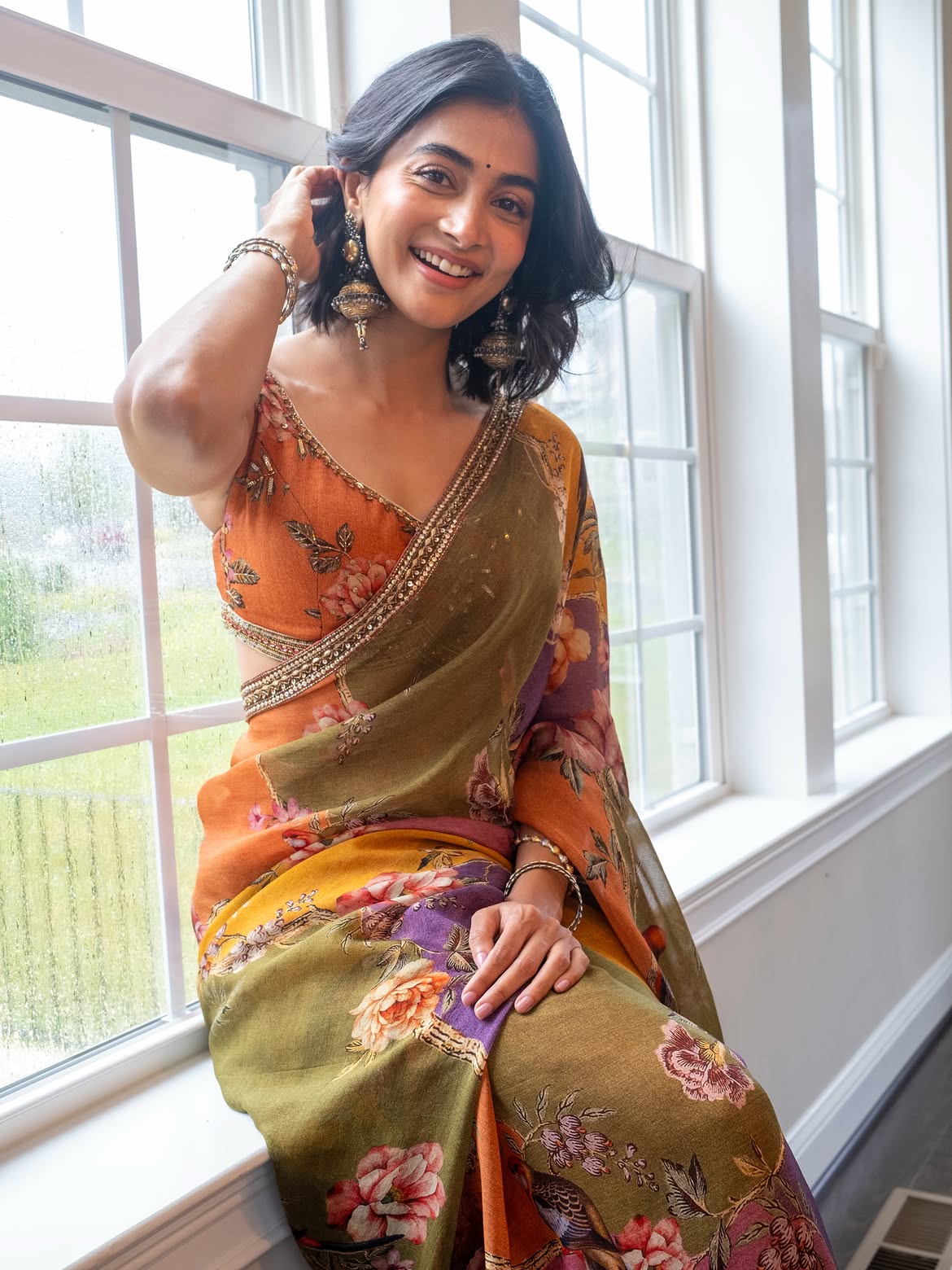 Pooja Hegde Stunning Looks in Saree with Short Hair Style