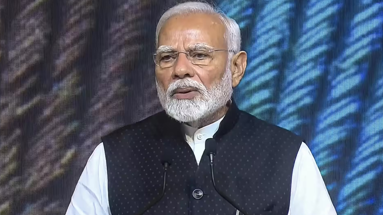 Narendra Modi: జెన్‌జీకి మోదీ సీరియస్ మెసేజ్.. అడ్డదారులు వద్దు.. బలైపోతారు..