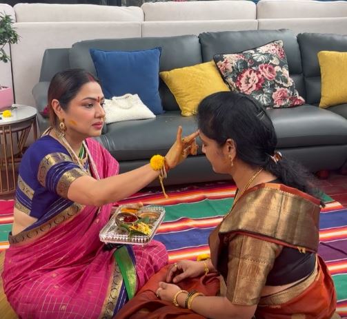 Priyanka Upendra Celebrates Varalakshmi Vratham with her Family