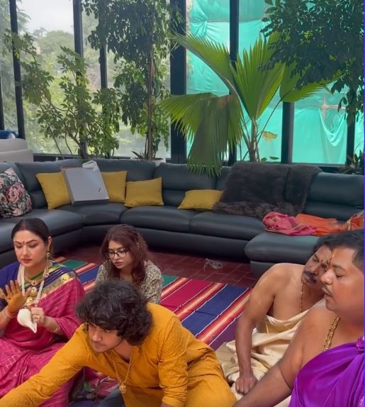 Priyanka Upendra Celebrates Varalakshmi Vratham with her Family