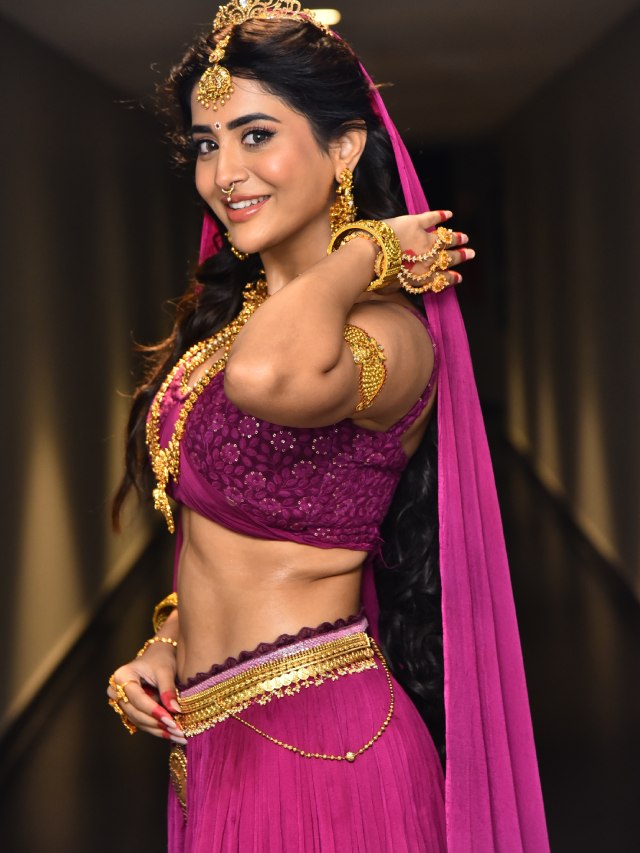 Rashi Singh Looks like Rambha