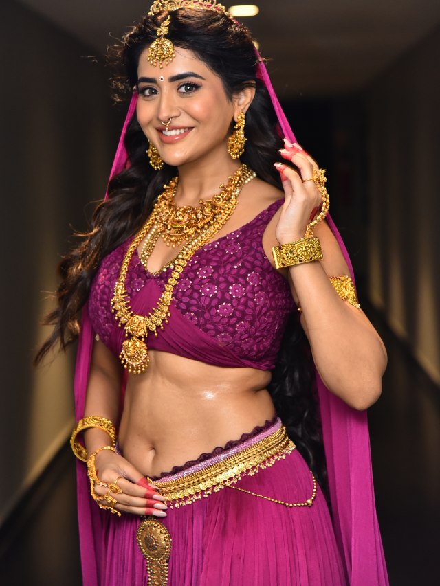 Rashi Singh Looks like Rambha