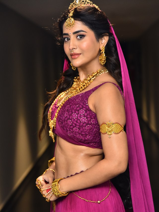 Rashi Singh Looks like Rambha
