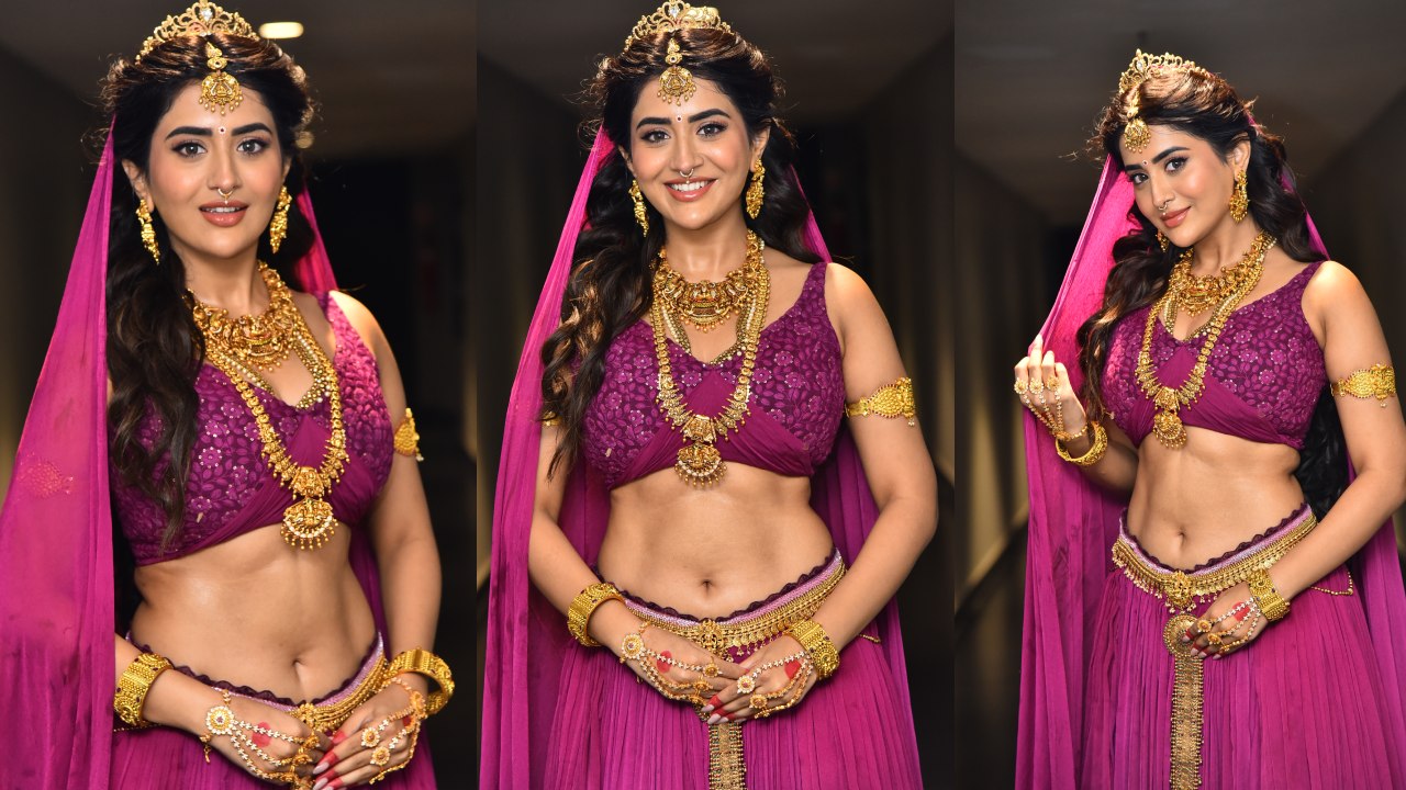 Rashi Singh : రంభ పాత్రలో రాశి సింగ్.. టీజర్ లాంచ్ ఈవెంట్‌కి రంభలా రెడీ అయి వచ్చిన హీరోయిన్.. ఫొటోలు..