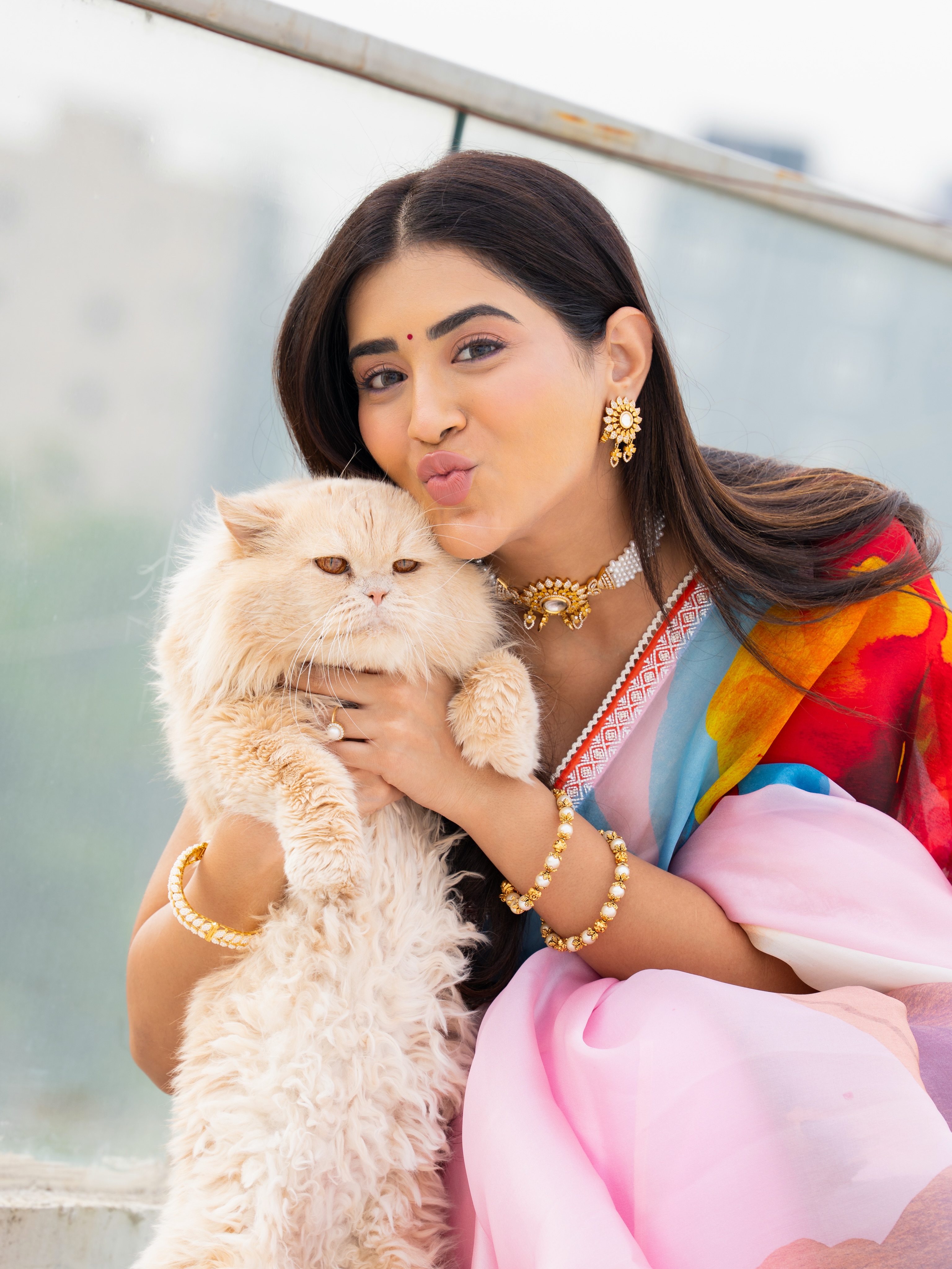 Rashi Singh Stunning Looks in Colorful Saree