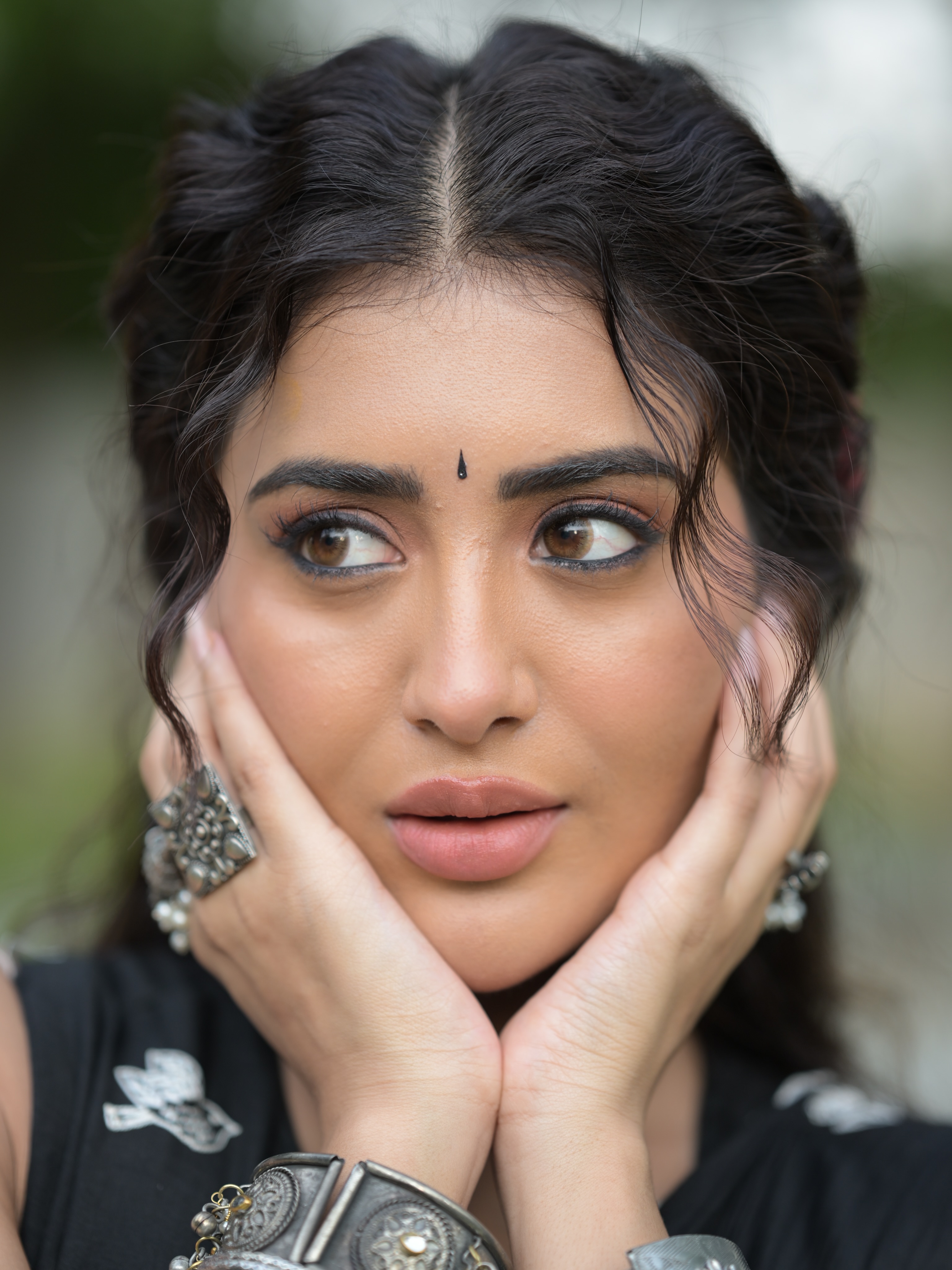 Rashi Singh Stunning Looks in Black Saree