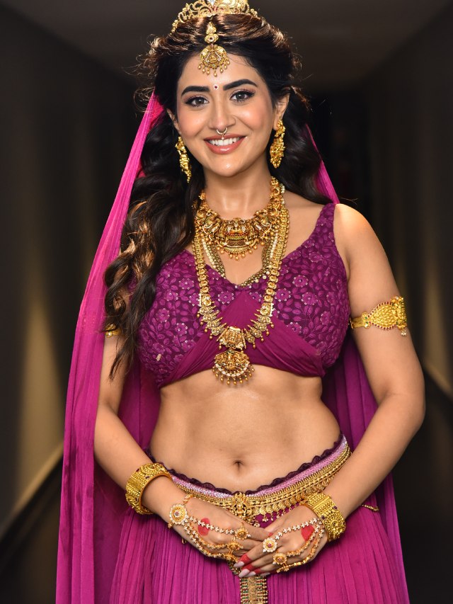 Rashi Singh Looks like Rambha