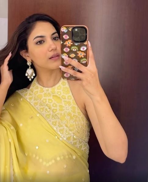 Ritu Varma Stunning Looks in Saree