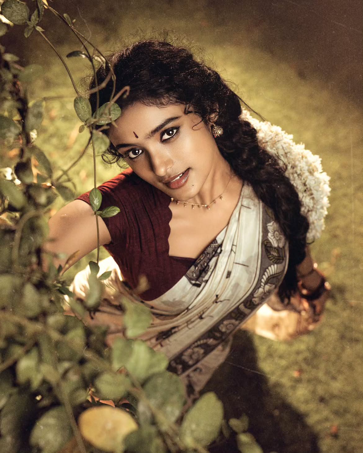 Roopa Koduvayur Stunning Looks in Rain