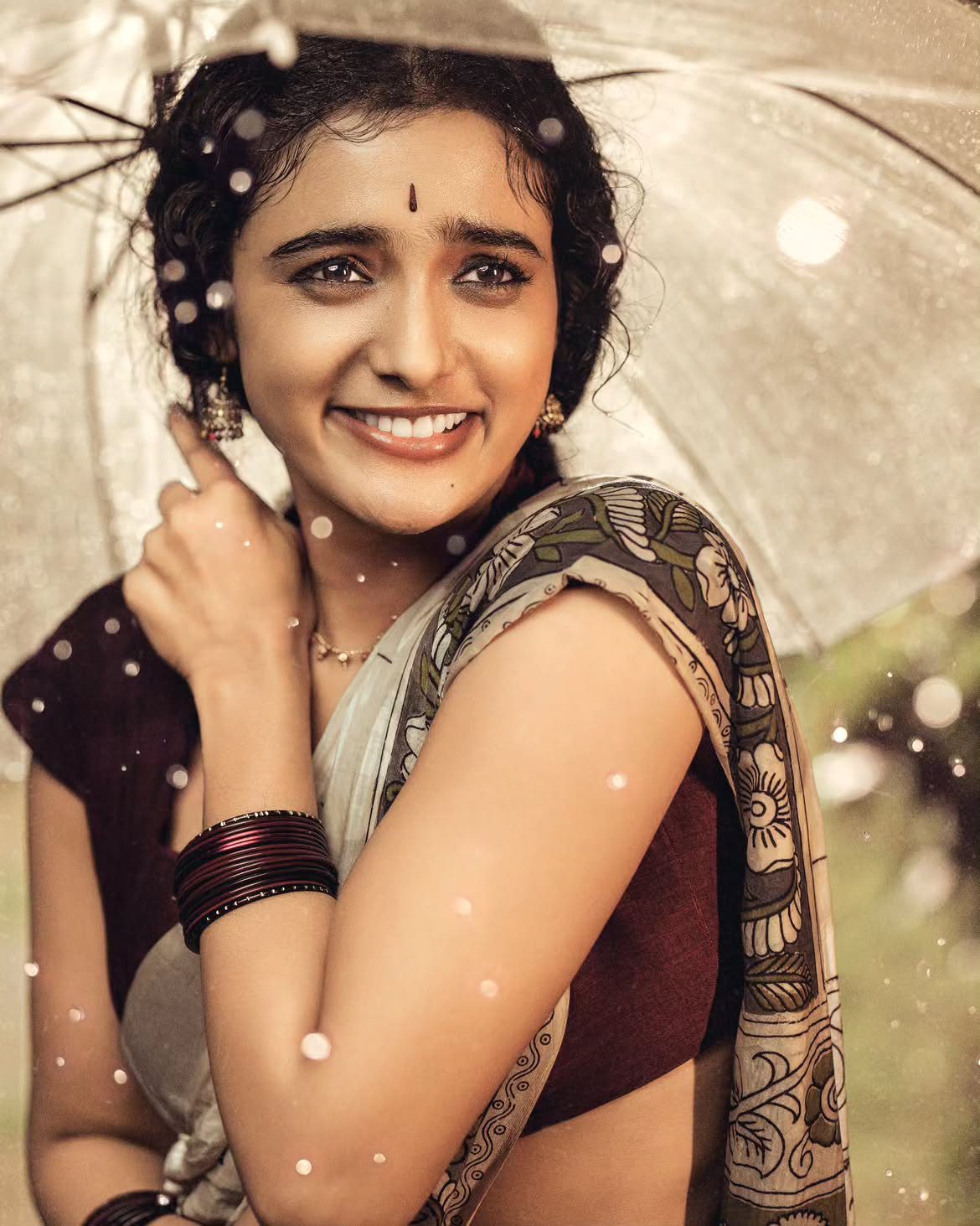 Roopa Koduvayur Stunning Looks in Rain