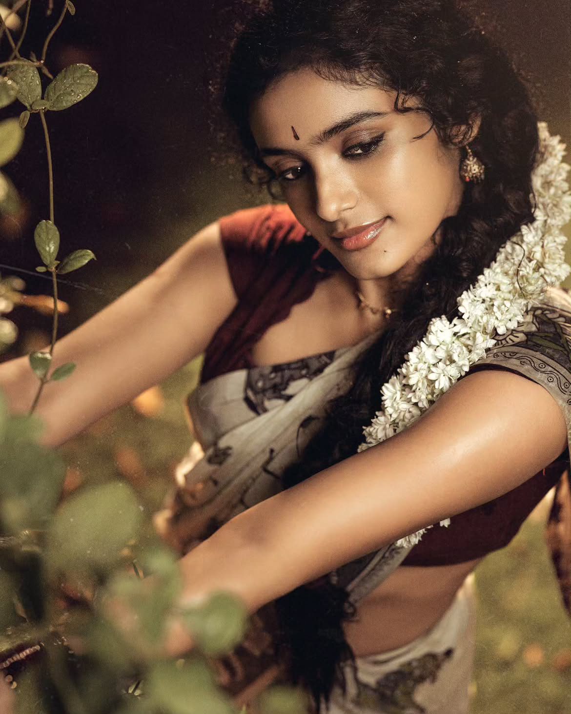 Roopa Koduvayur Stunning Looks in Rain