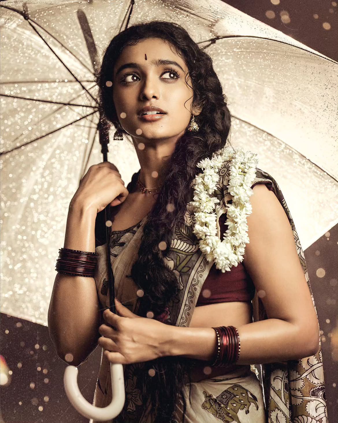 Roopa Koduvayur Stunning Looks in Rain