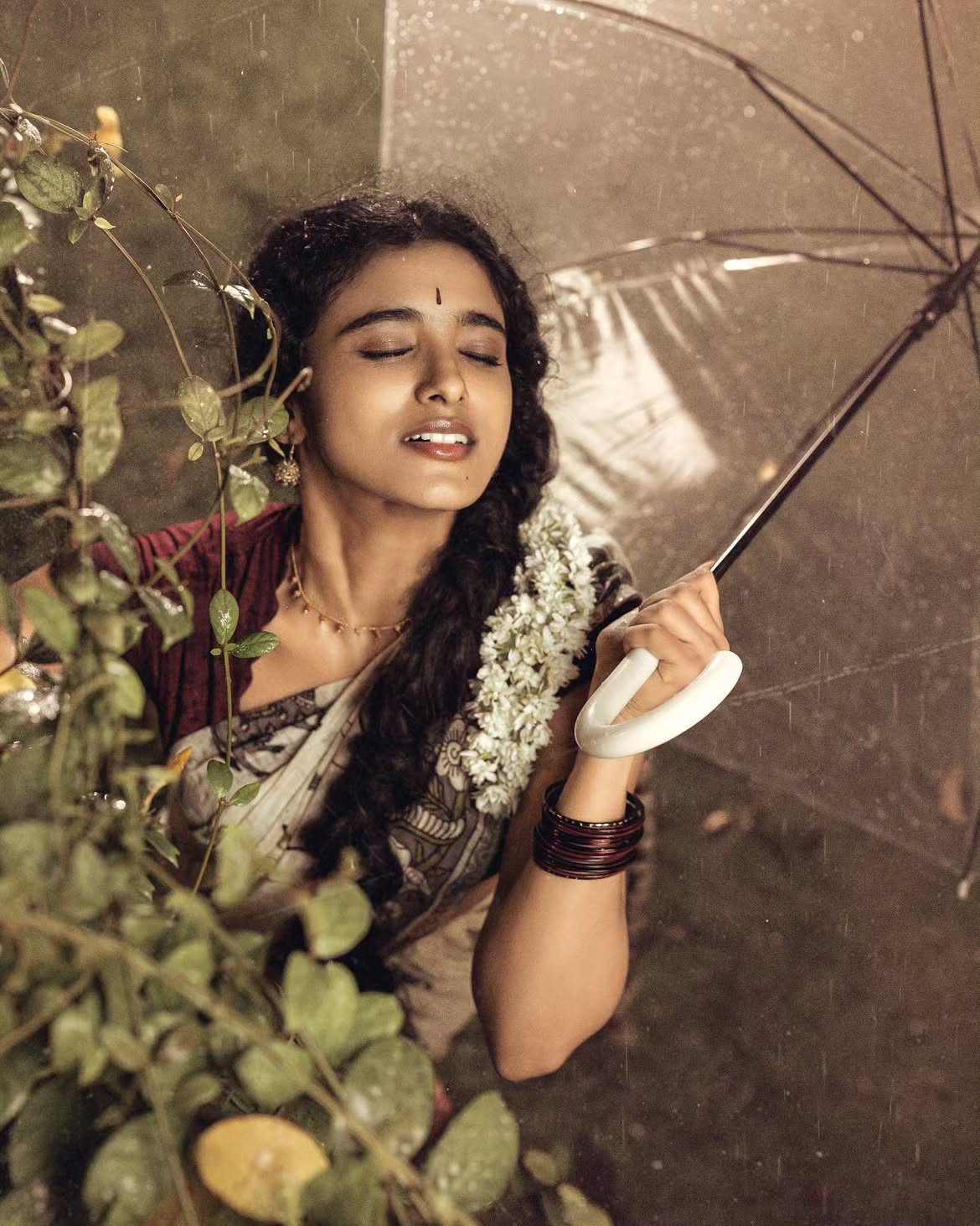 Roopa Koduvayur Stunning Looks in Rain