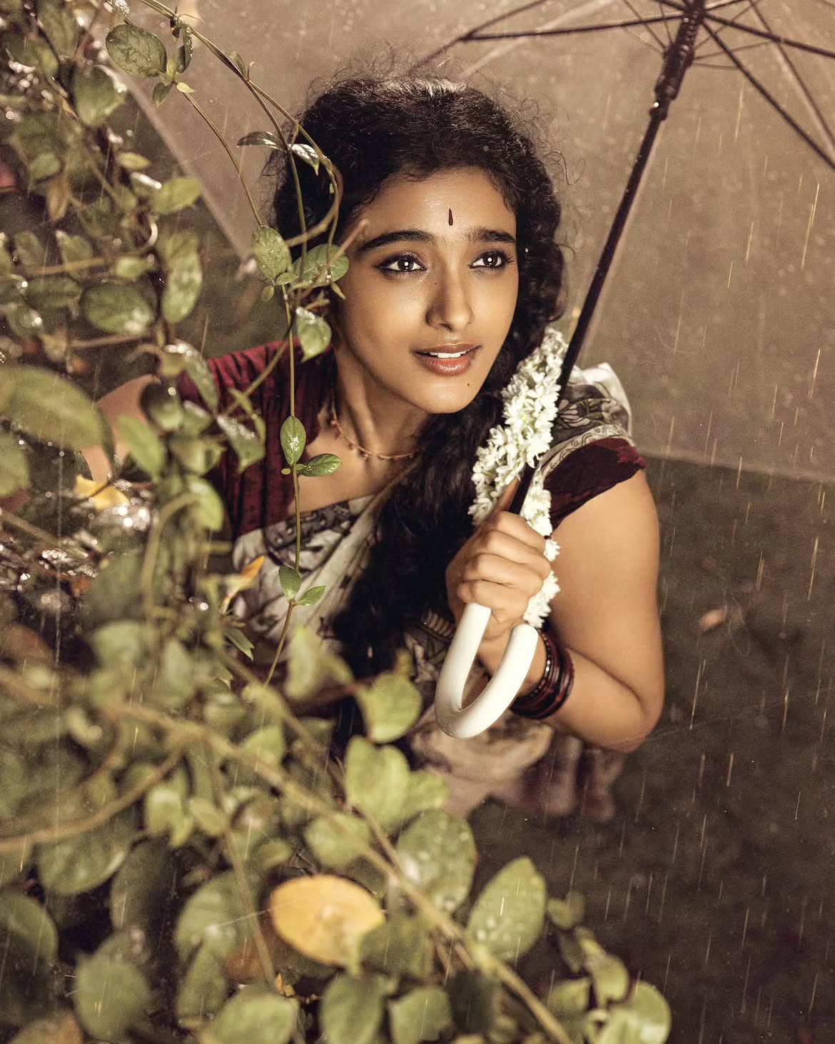 Roopa Koduvayur Stunning Looks in Rain