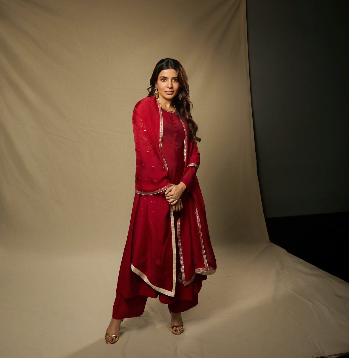 Samantha Latest Baby Bump Photos