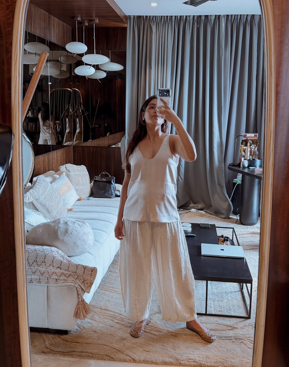 Samantha Shares Baby Bump Photos