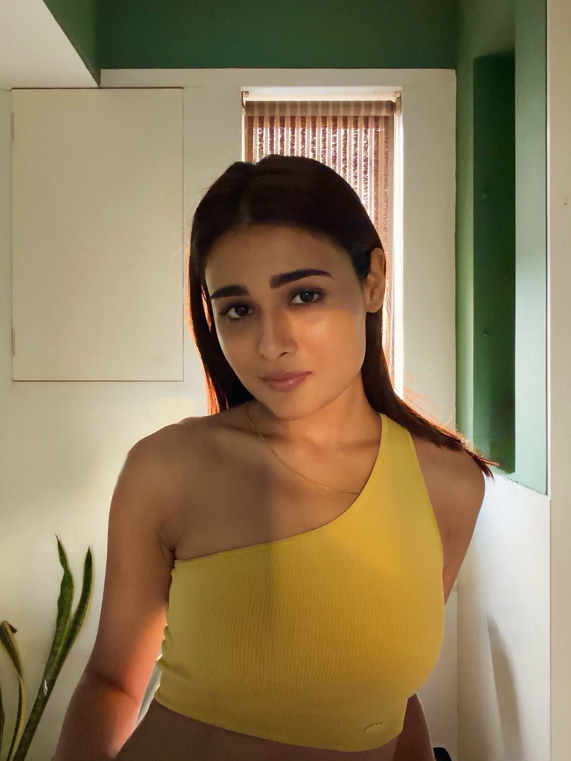 Shalini Pandey Shares Sizzling Selfies