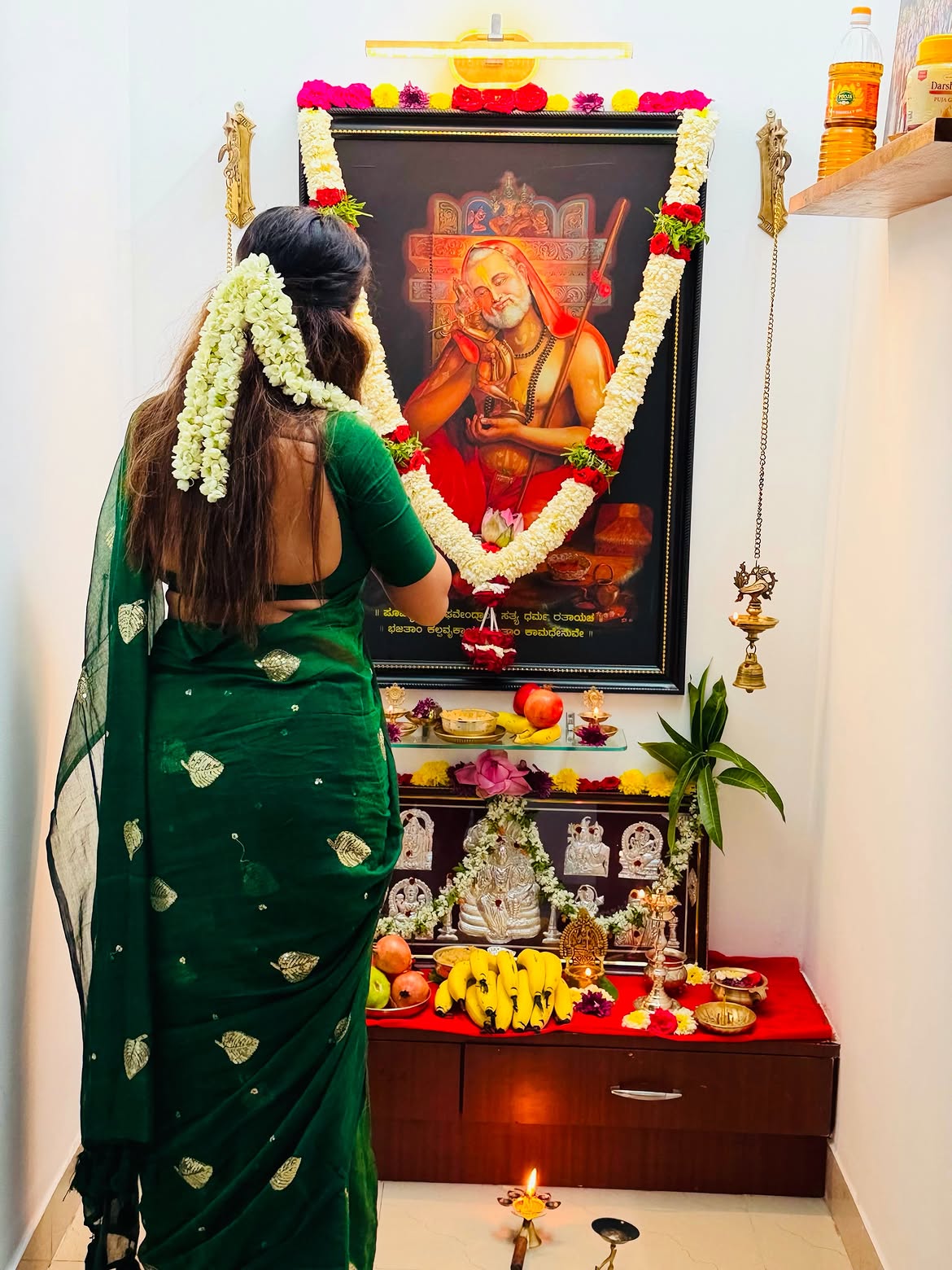 Shobha Shetty Special Pooja to Raghavendra Swami