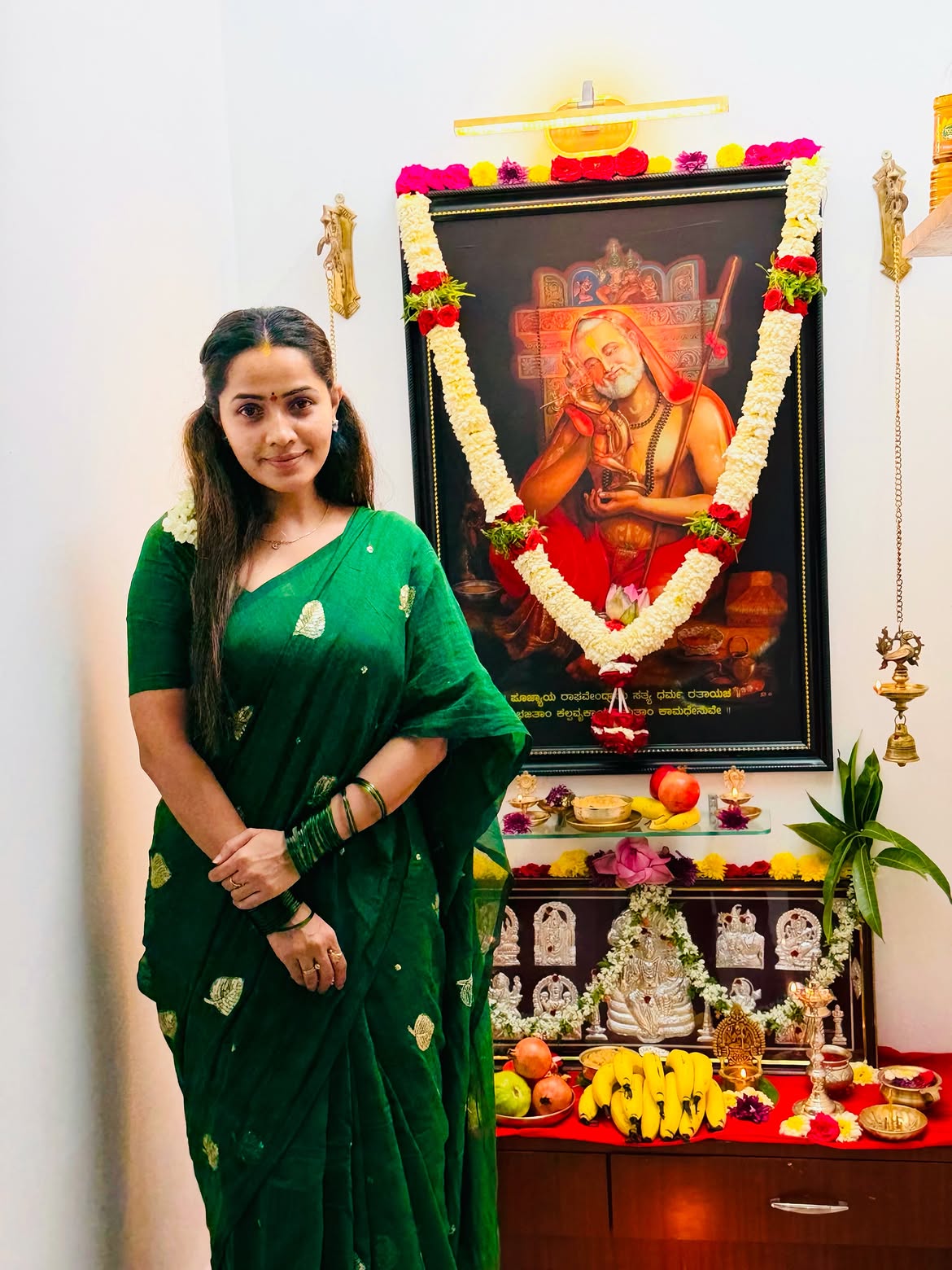 Shobha Shetty Special Pooja to Raghavendra Swami
