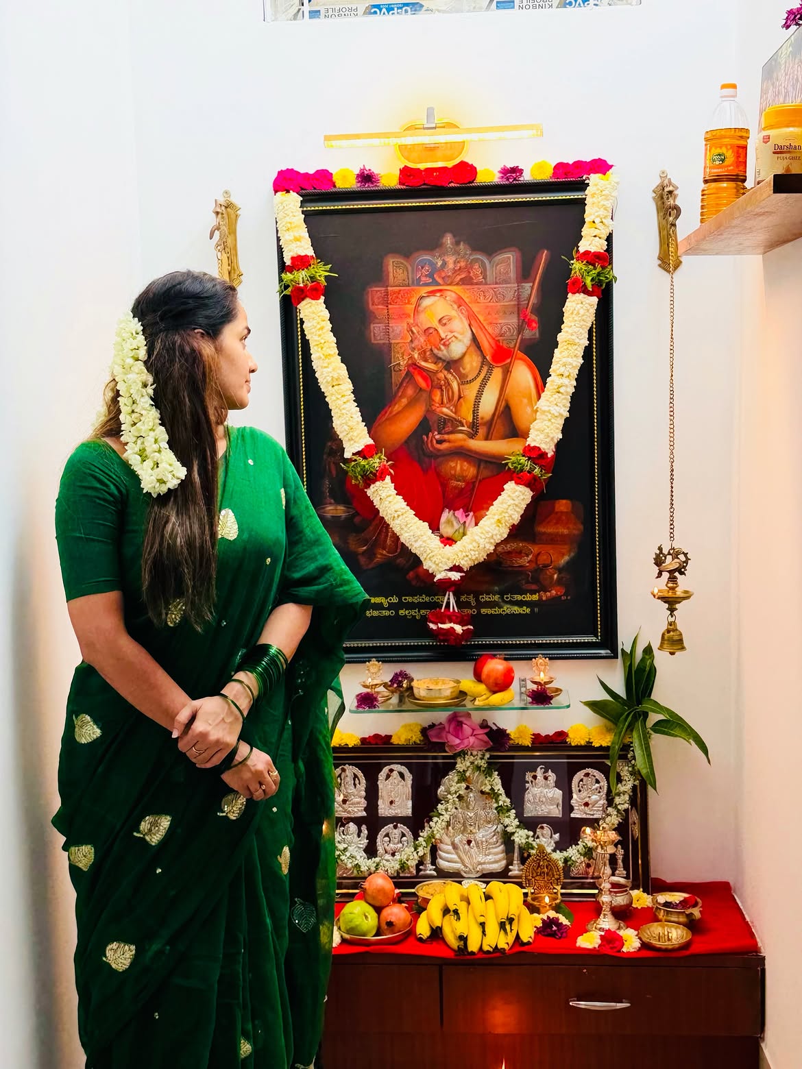 Shobha Shetty Special Pooja to Raghavendra Swami