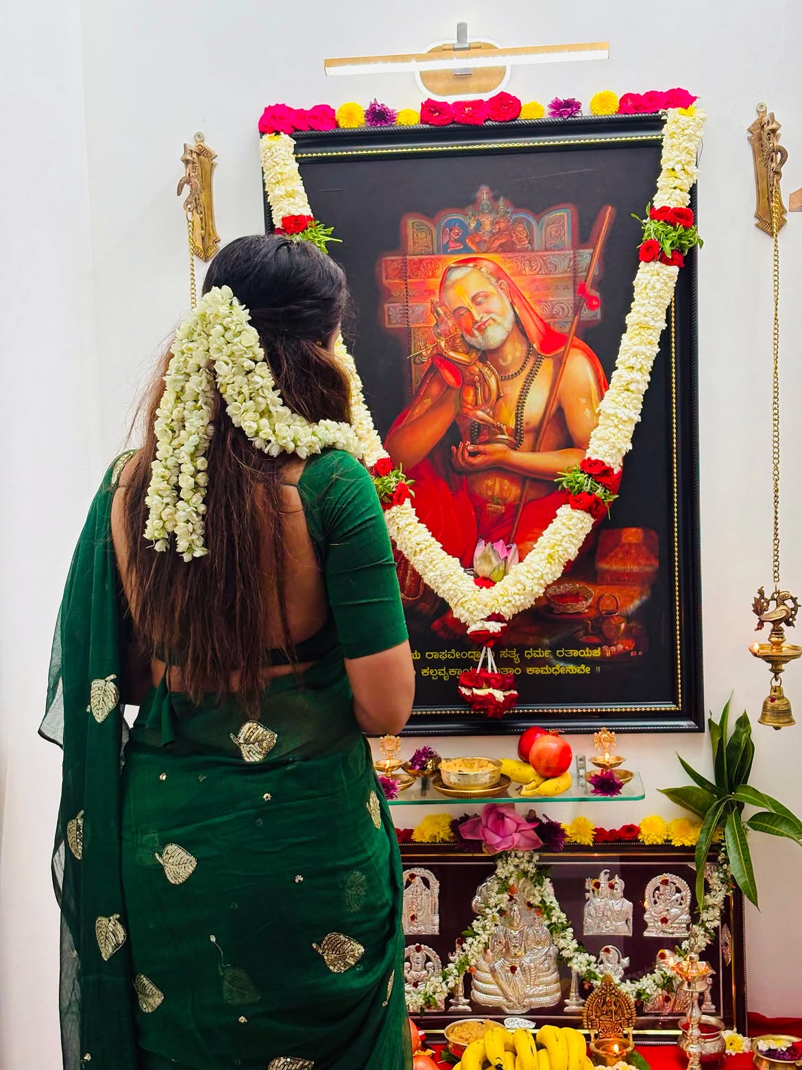 Shobha Shetty Special Pooja to Raghavendra Swami