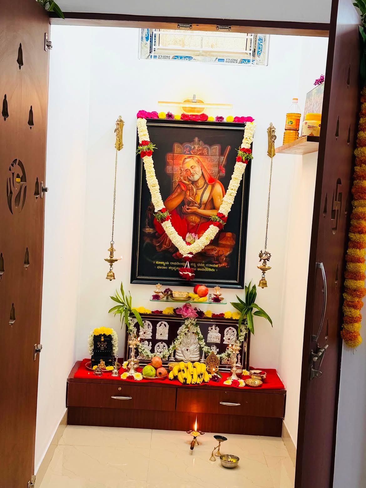 Shobha Shetty Special Pooja to Raghavendra Swami