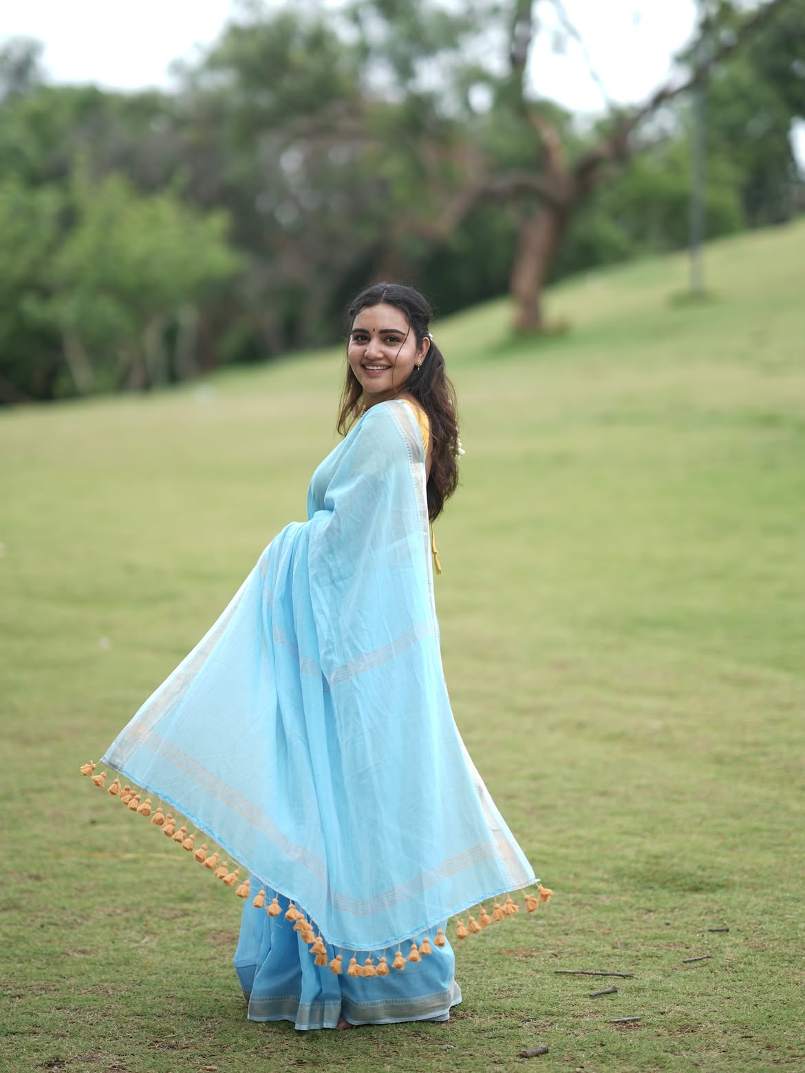 Soniya Singh Simple Looks in Saree
