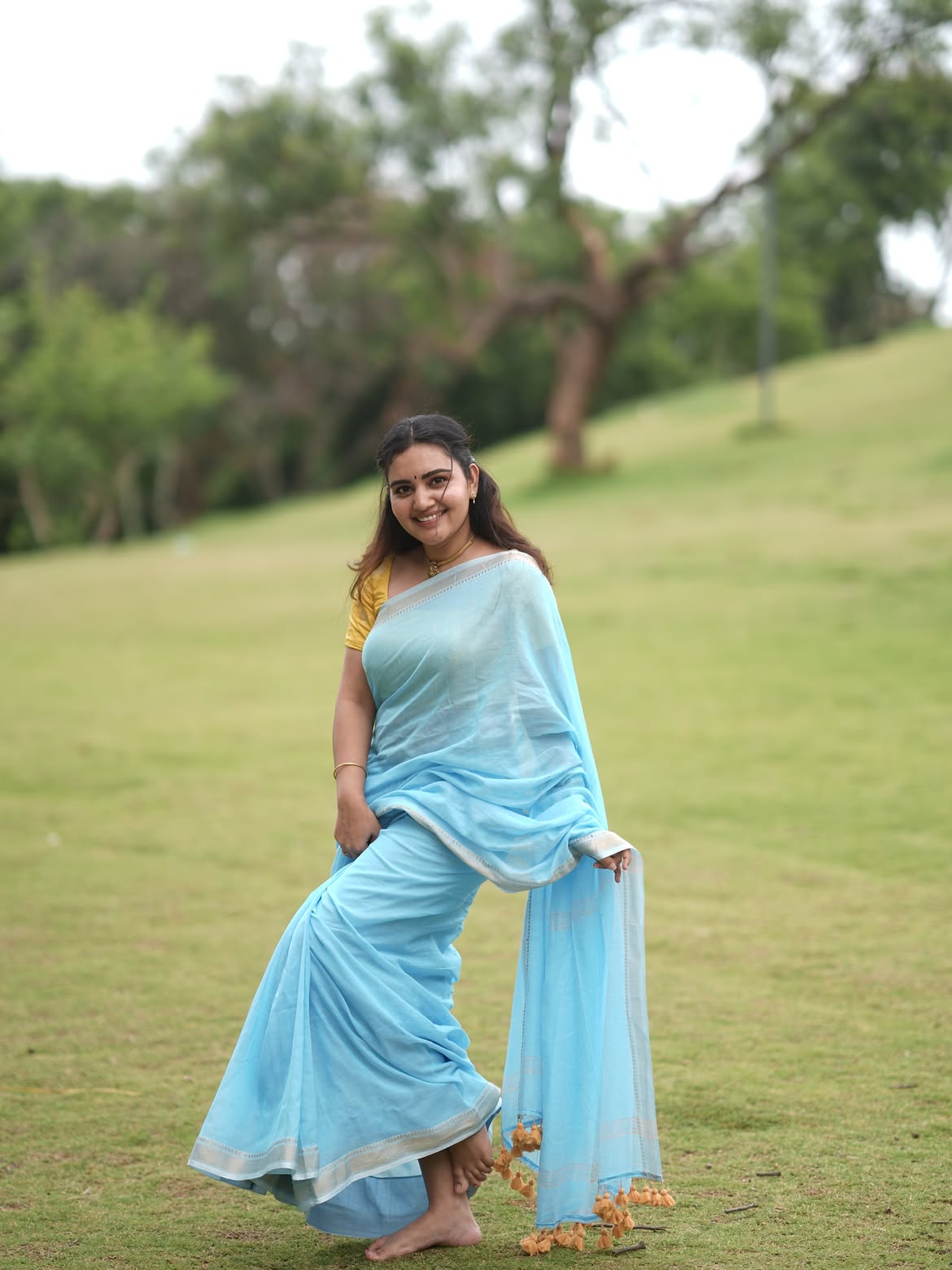 Soniya Singh Simple Looks in Saree