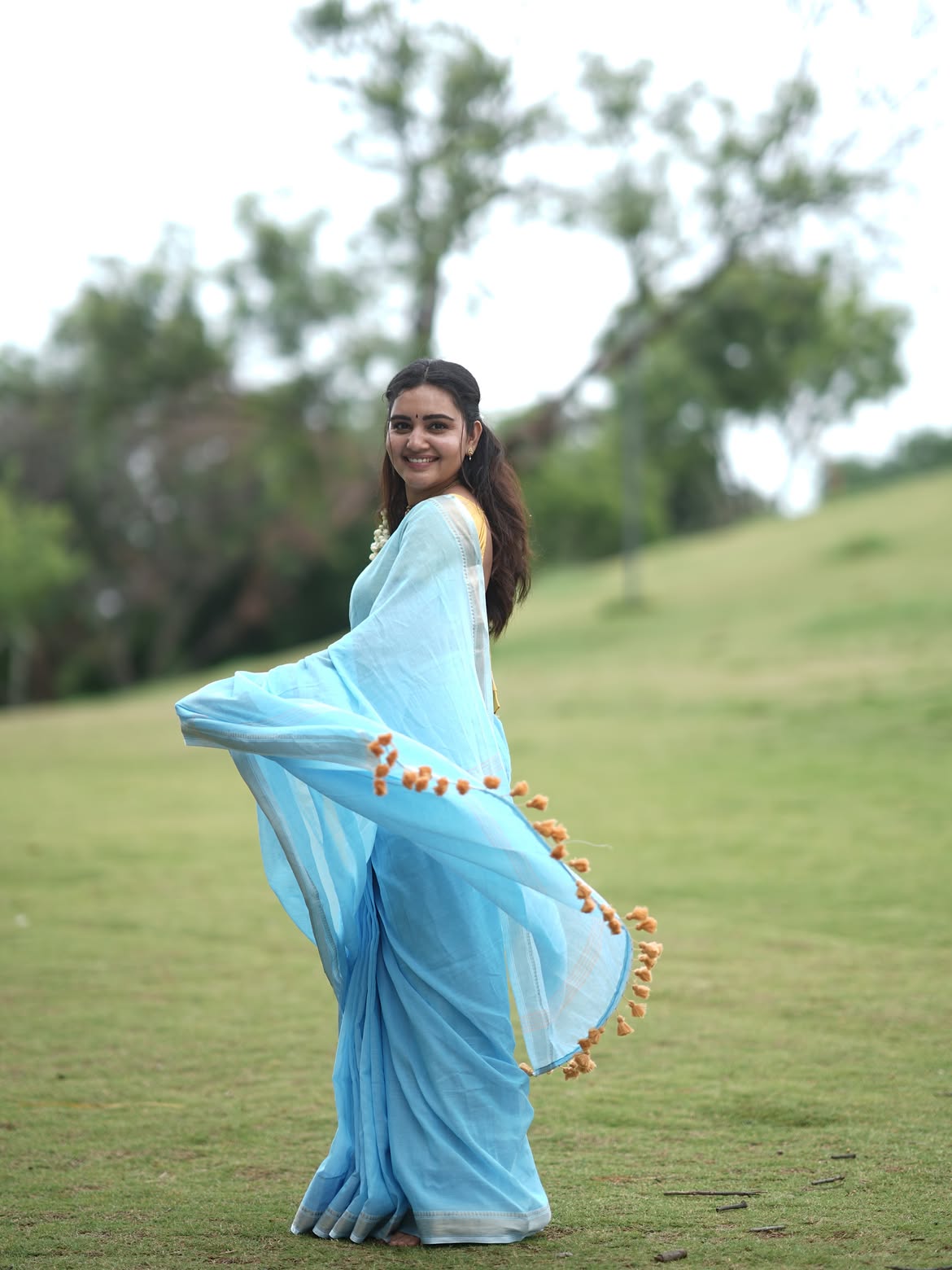 Soniya Singh Simple Looks in Saree