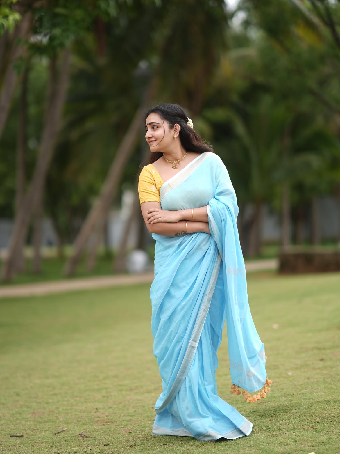 Soniya Singh Simple Looks in Saree