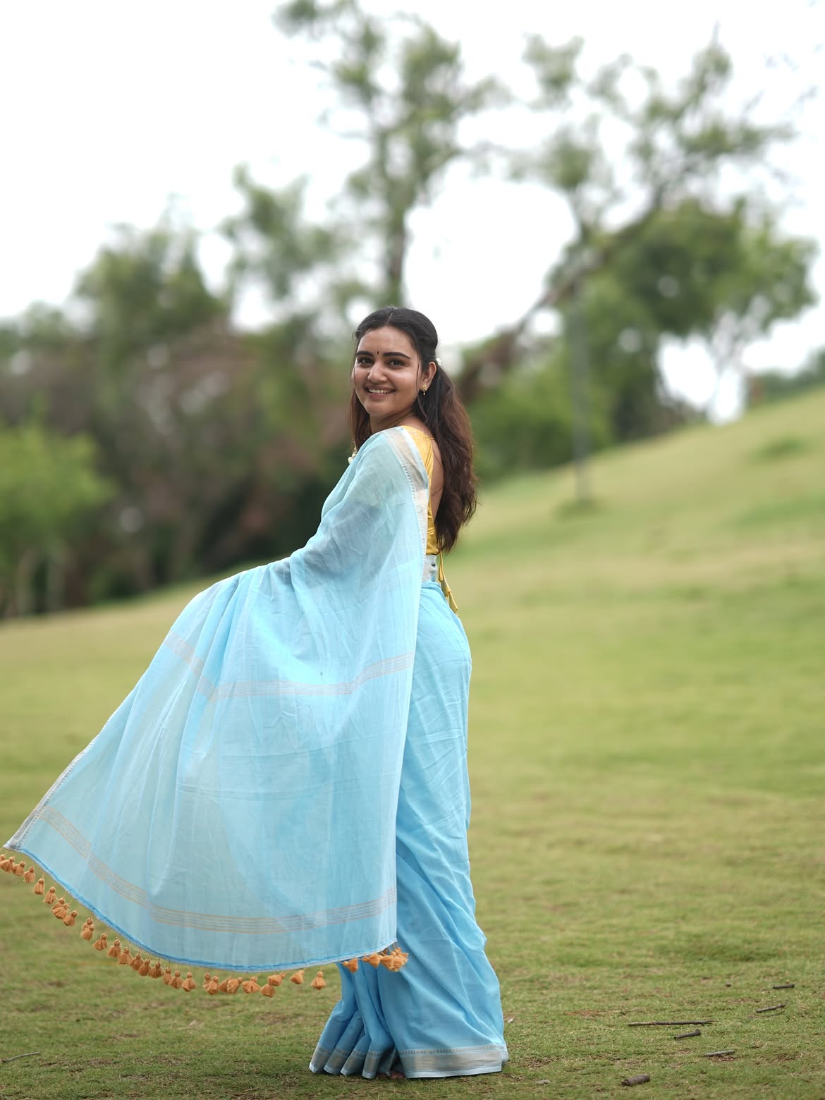 Soniya Singh Simple Looks in Saree