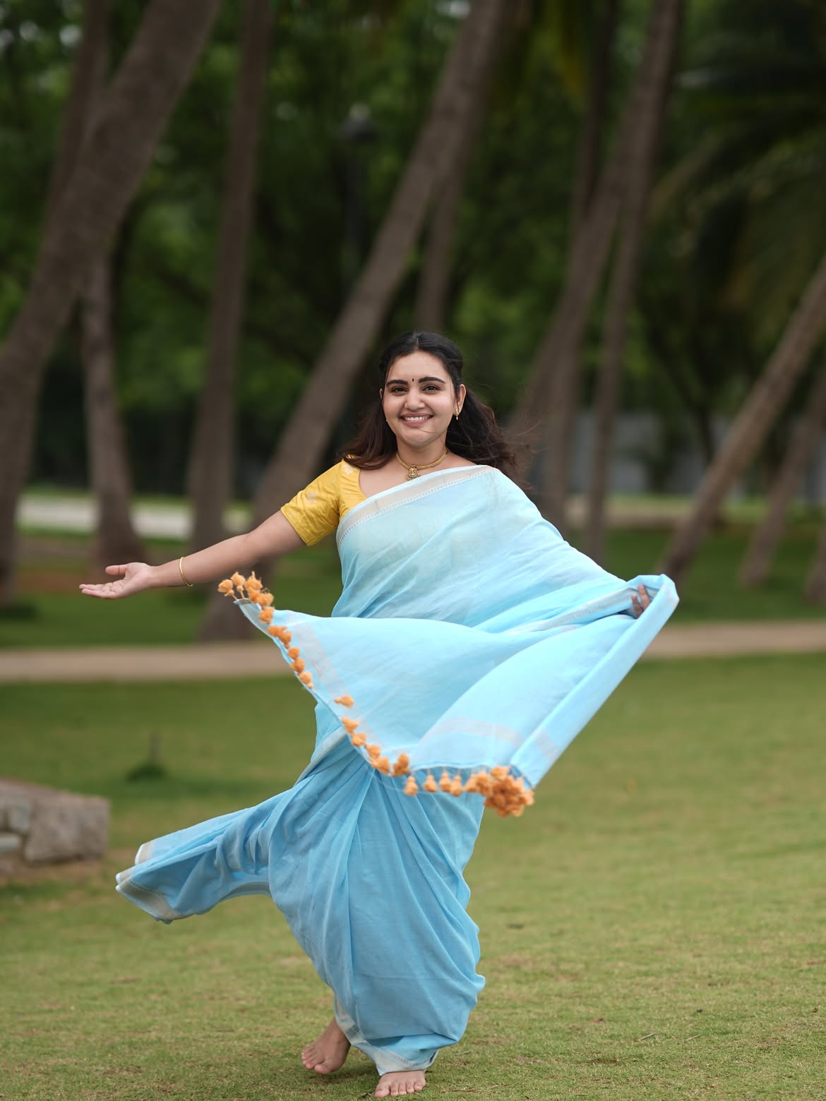 Soniya Singh Simple Looks in Saree
