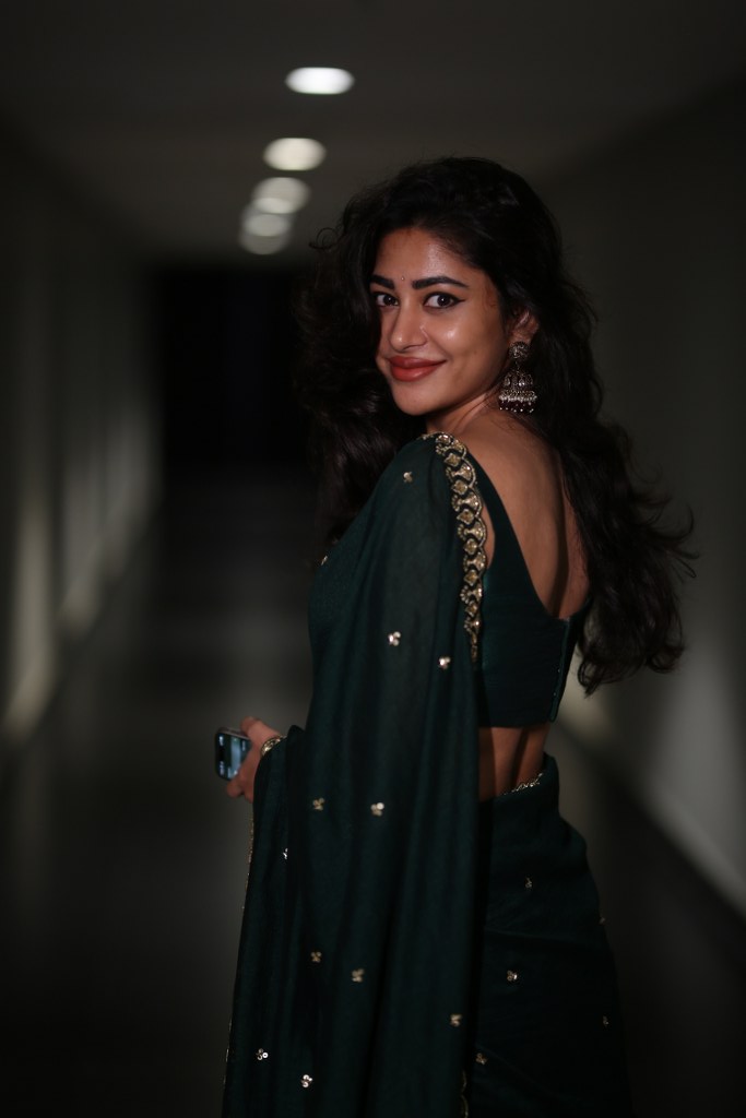 Sonu Thakur Stunning Looks in Saree